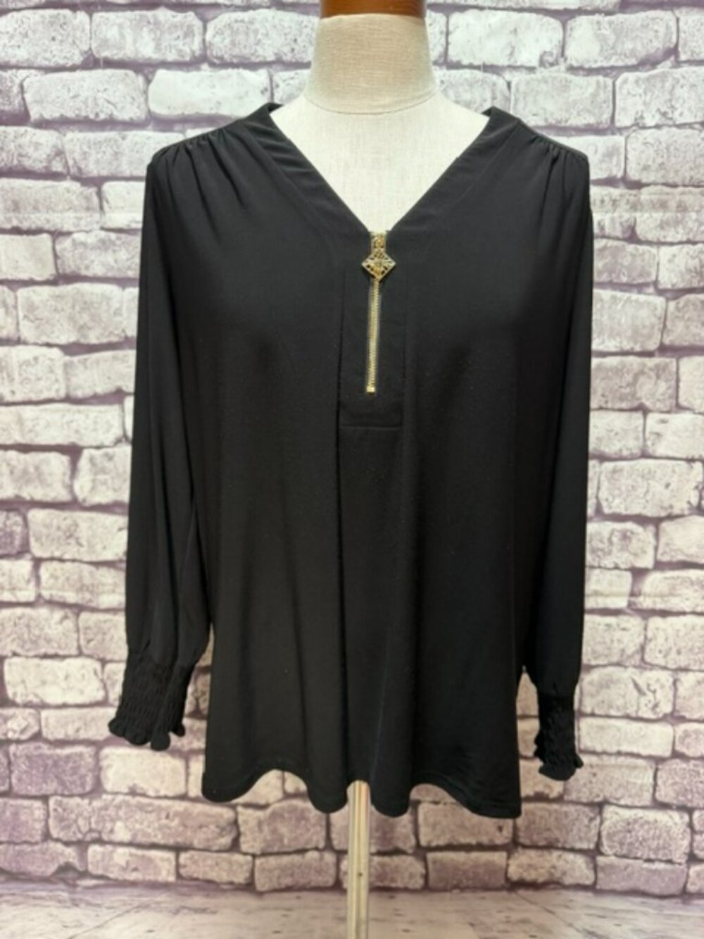 Anne Klein Black V-Neck Top Size 1X